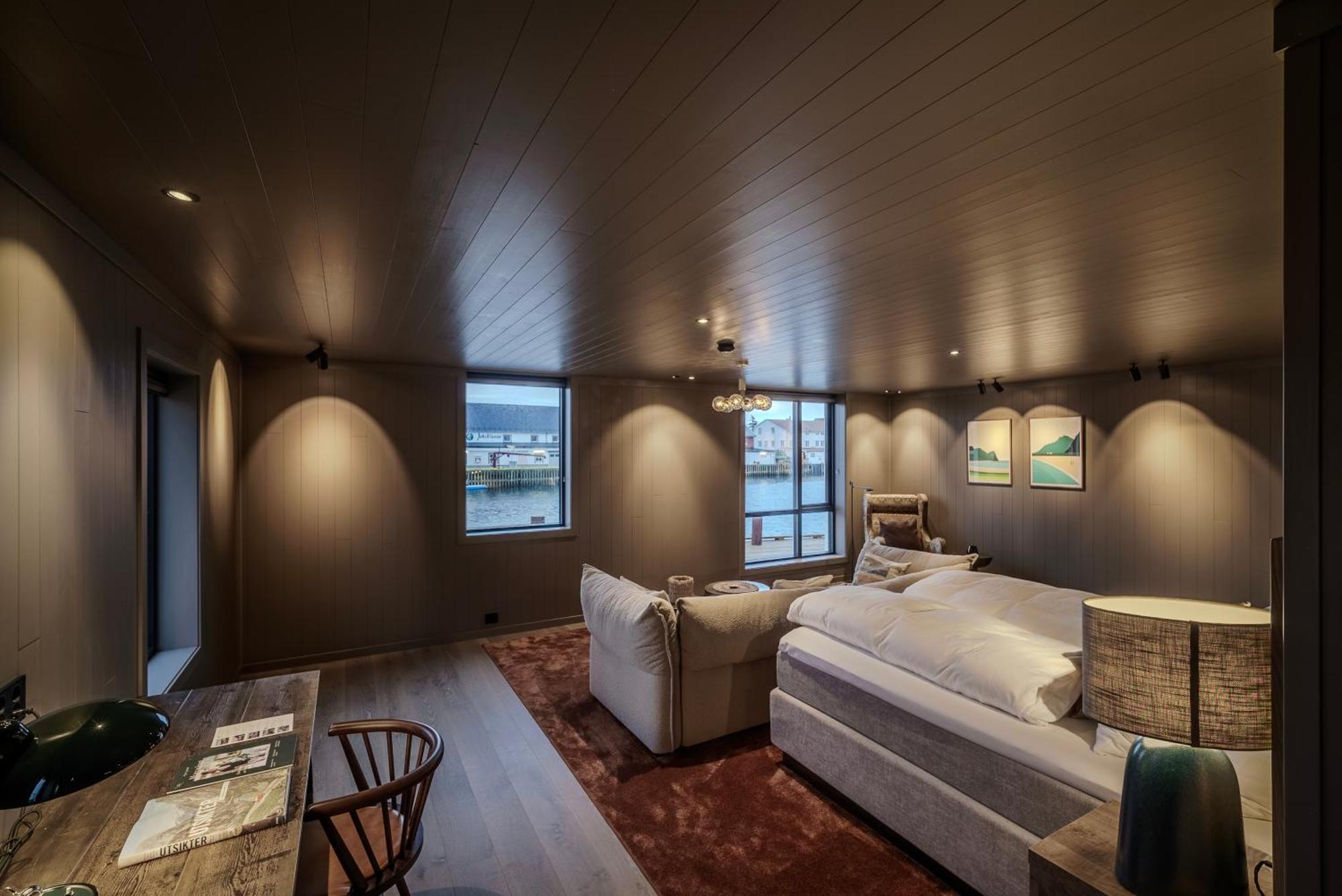 Henningsvaer Bryggehotell - By Classic Norway Hotels Bagian luar foto