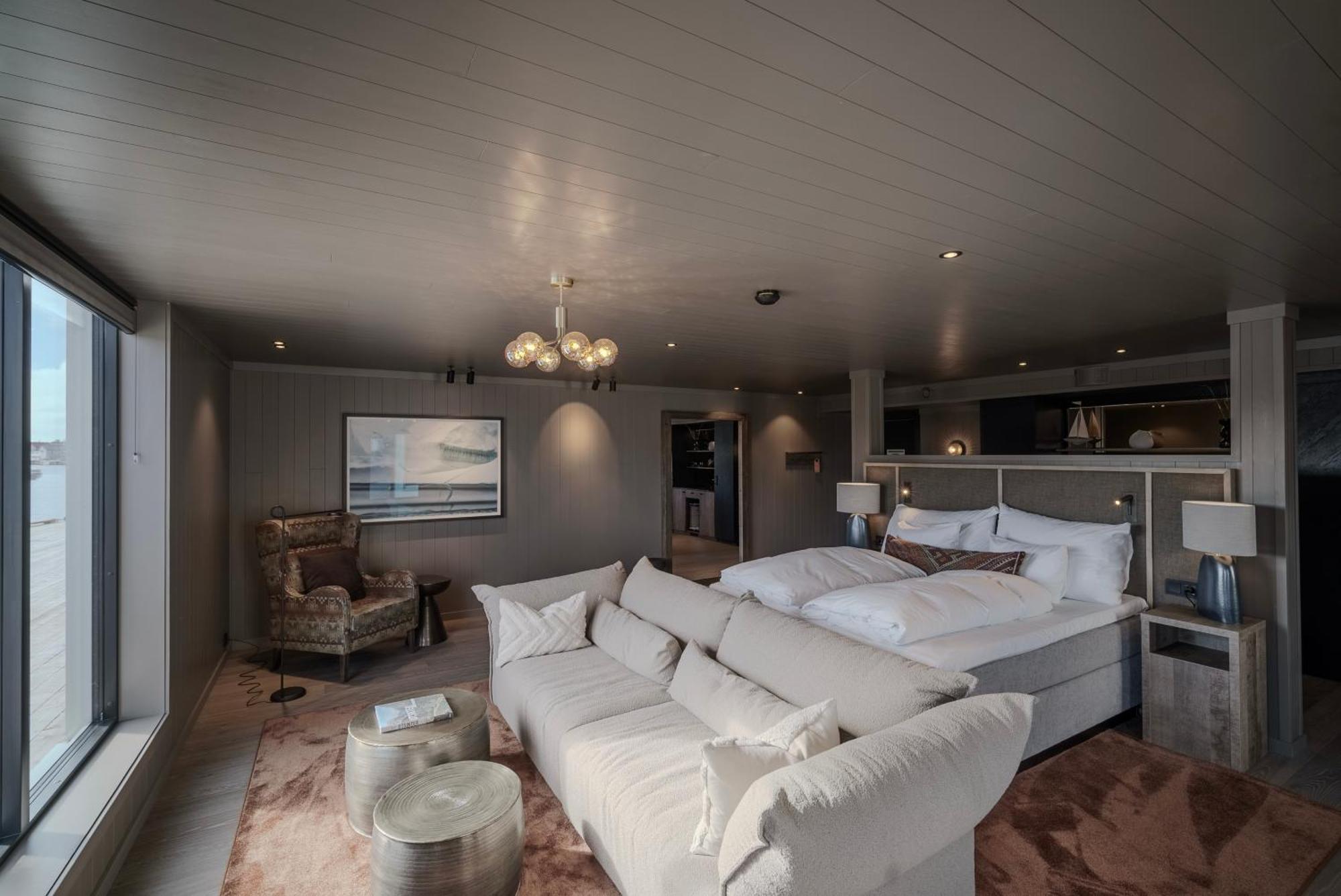 Henningsvaer Bryggehotell - By Classic Norway Hotels Bagian luar foto