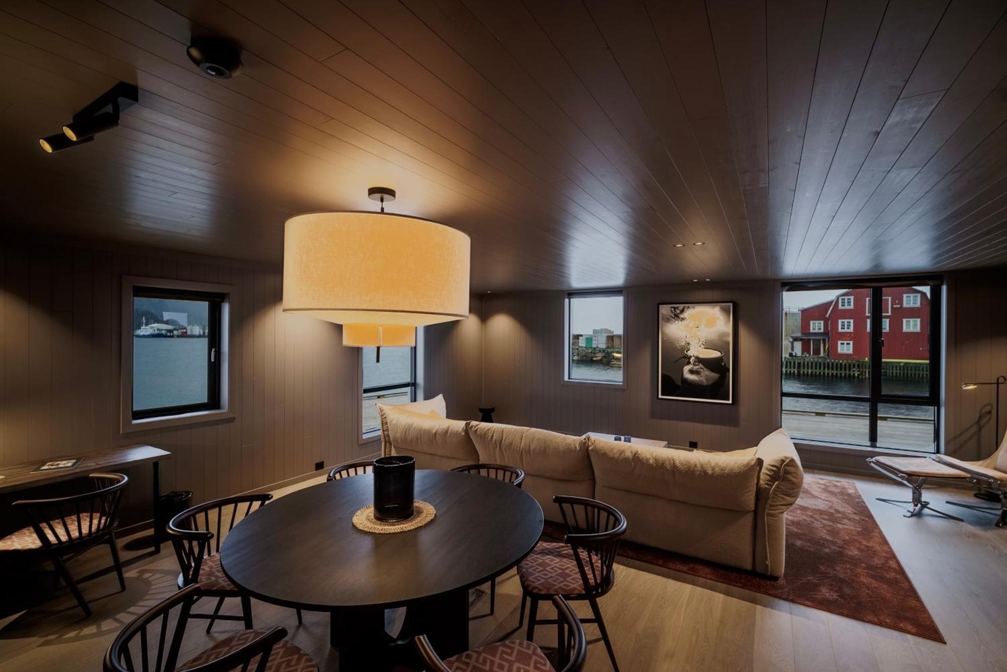 Henningsvaer Bryggehotell - By Classic Norway Hotels Bagian luar foto
