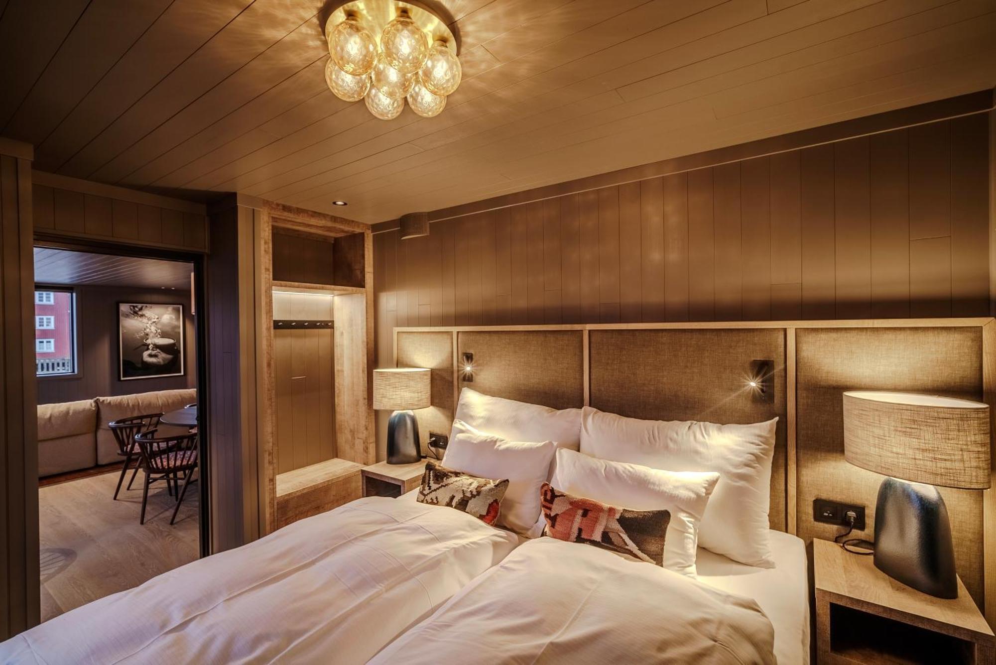 Henningsvaer Bryggehotell - By Classic Norway Hotels Bagian luar foto