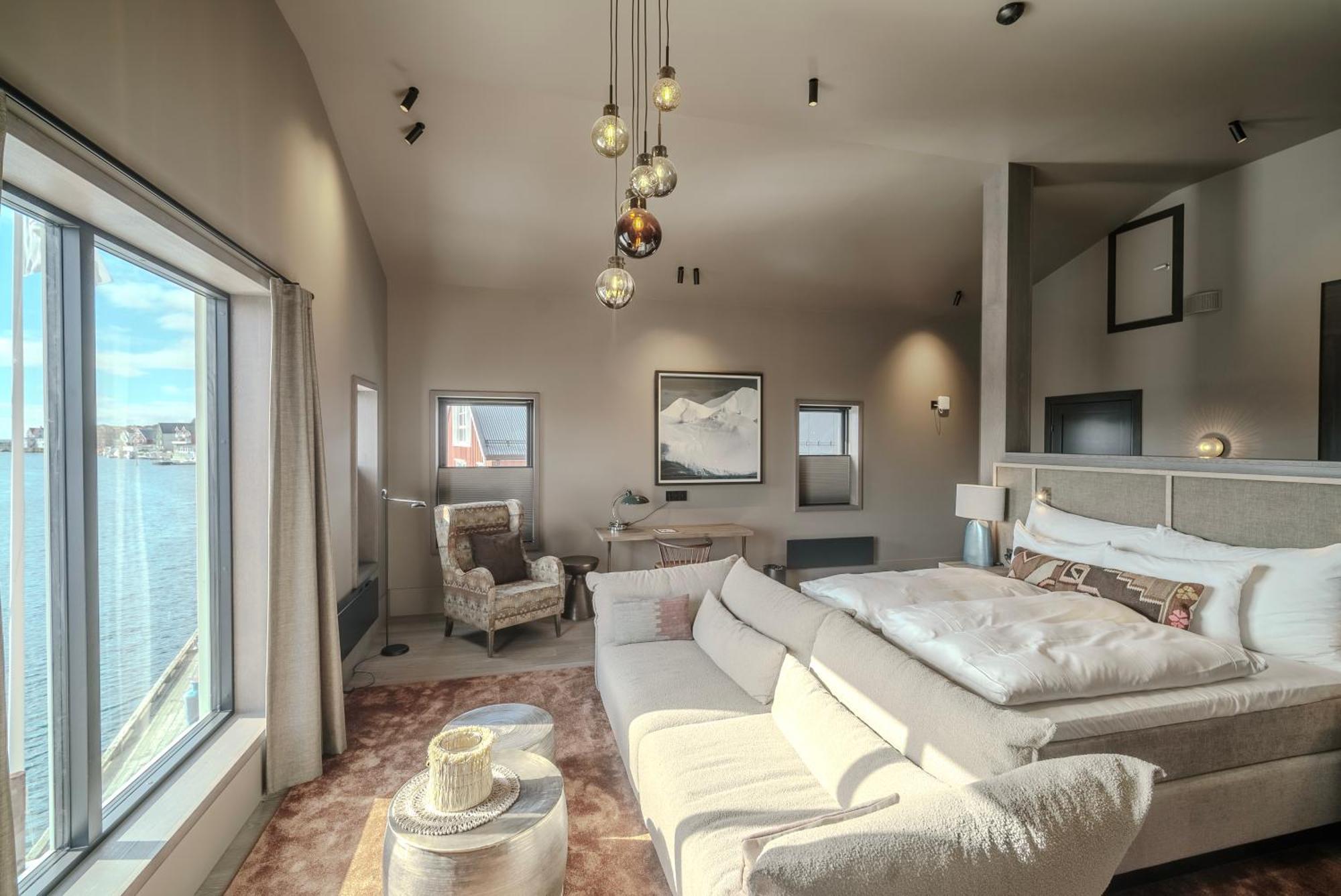 Henningsvaer Bryggehotell - By Classic Norway Hotels Bagian luar foto