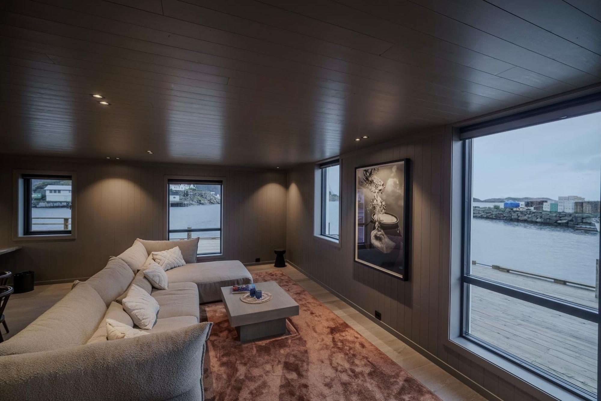 Henningsvaer Bryggehotell - By Classic Norway Hotels Bagian luar foto